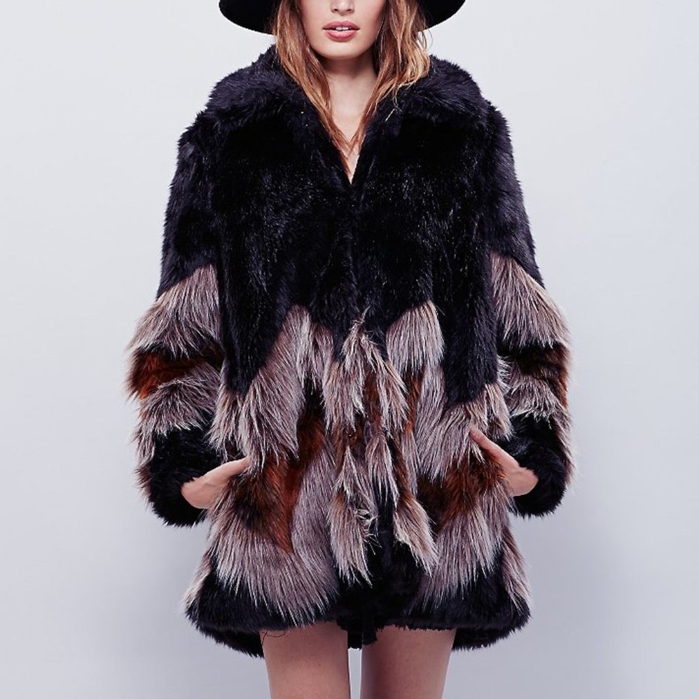 FREE PEOPLE BLACK AND CHEVRON PATTERN FAUX FUR COA